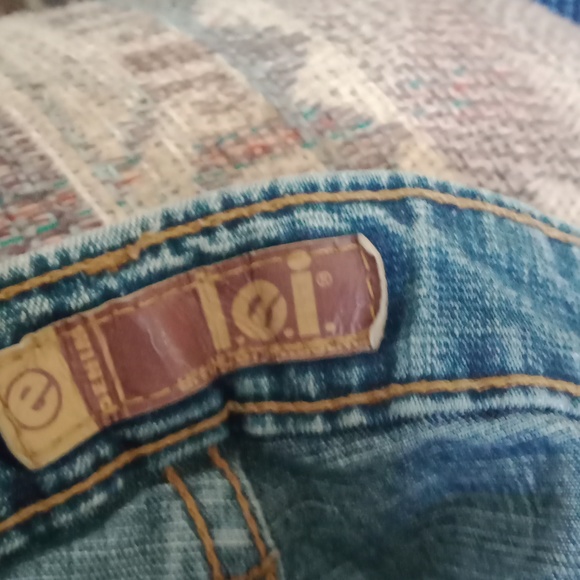 🧘 L.E.I Denim - Picture 3 of 4